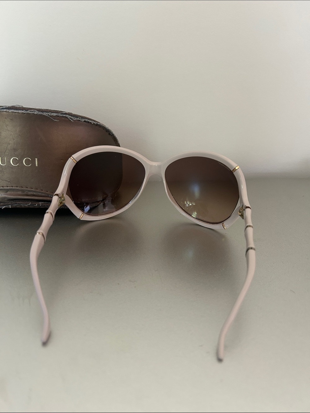 Gucci White Oversized Cat-Eye Sunglasses with Brown Gradient bamboo Lenses - Picture 4 of 8